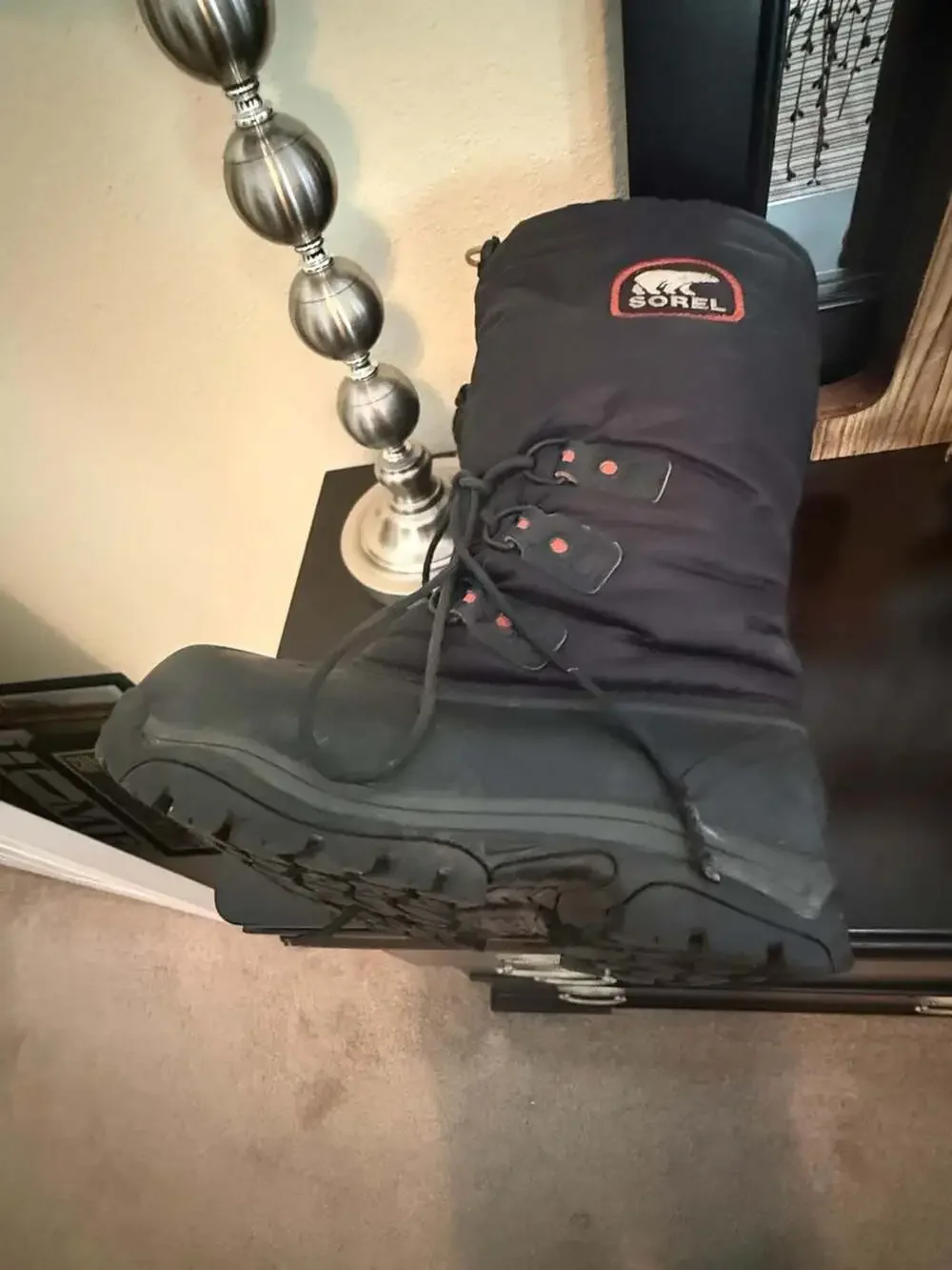 Sorel Glacier XT Women's Waterproof Insulated Snow Boot Size 9 (NL2134-010)